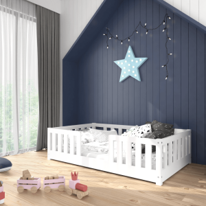 lozko-dla-3-latka-w-stylu-skandynawskim Łóżko dla 3 latka z drewna w kolorze białym w stylu skandynawskim.