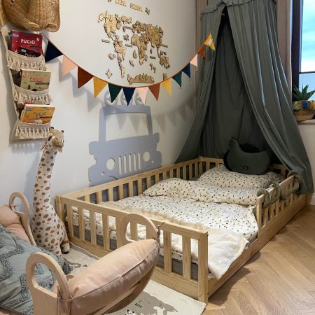 Aranżacja łóżeczka dla dziecka typu domek.